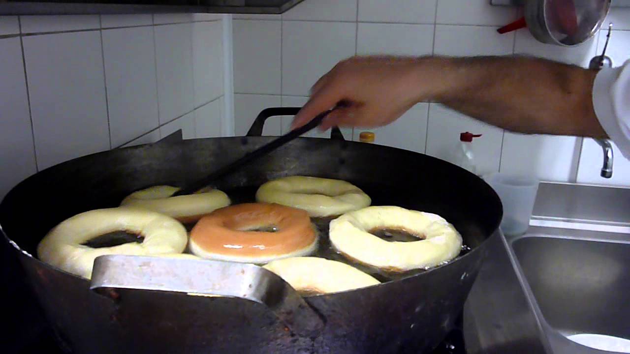 Come Fare le Ciambelle e le Bombe Fritte - Ricette Dolci e Cucina