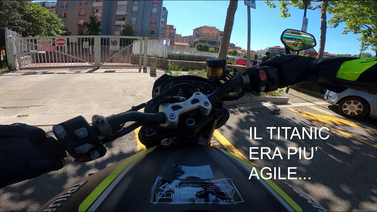 20.6.2020 - Prima volta in moto - FIRST TIME RIDING A MOTORCYCLE - Triumph Street Triple RS 2020