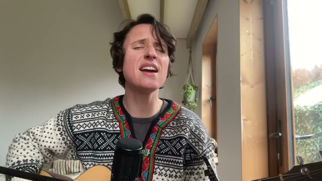 Early Morning Rain (Gordon Lightfoot cover) -  Molly O'Mahony