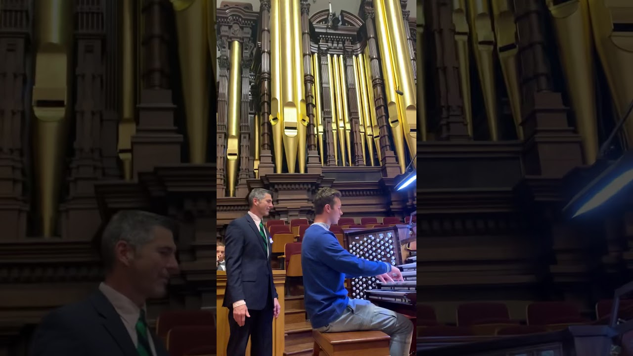Toccata and Fugue in D Minor, Mormon Tabernacle Organ, Andrew Grunander. Amazing Bass!