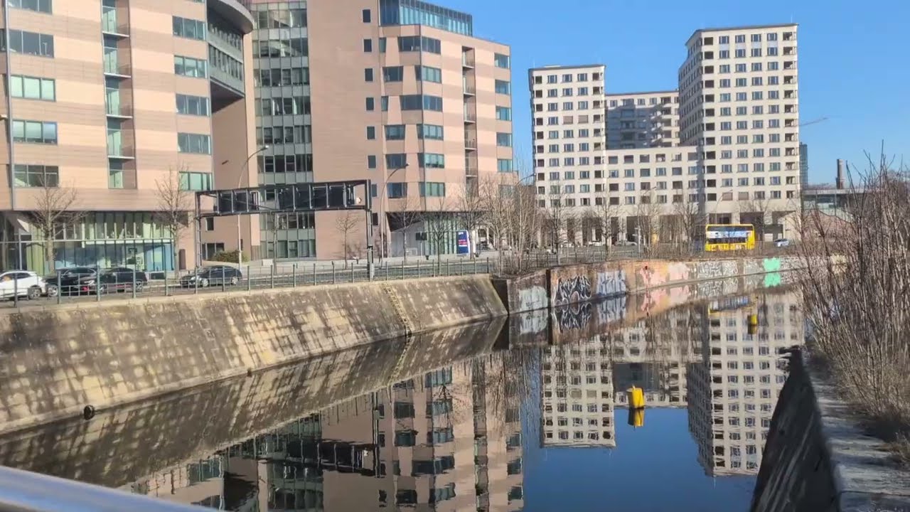 Weg zum Potsdamer Platz - Busfahrt zum Roten Rathaus - Volkspark Friedrichshain am 6. März 2026 
