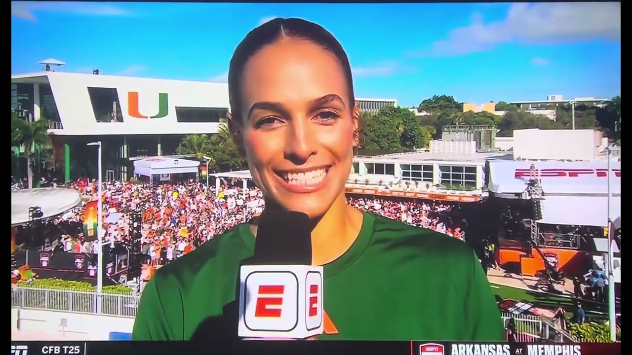 Jess Sims Jumps into Pool on &ldquo;ESPN College Gameday&rdquo; in Miami on 9-20-25. 