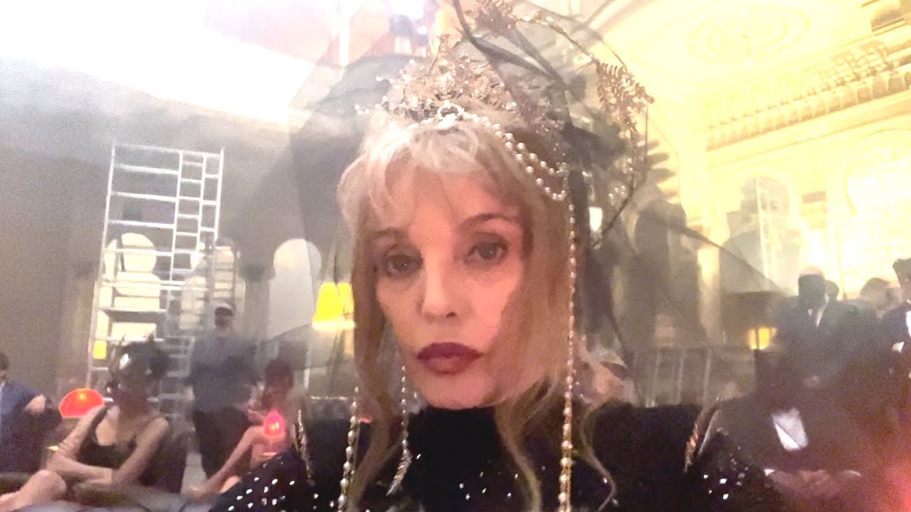 Arielle Dombasle - Musique ! Avec Charly Voodoo pour 