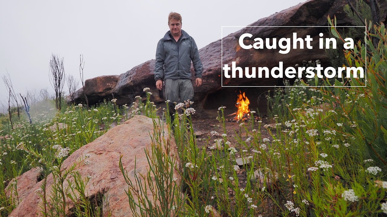 Solo overnight hike in the Aussie bush | sheltering in a small overhang