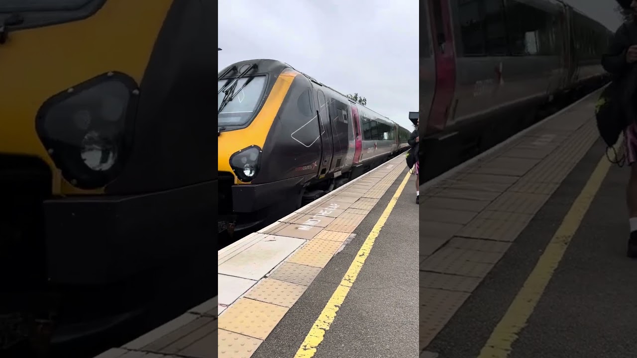 Trains at Tamworth train station high and low level