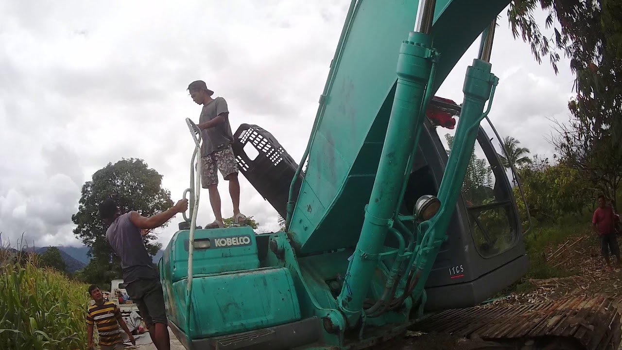 Kobelco, trek kanan macet, bucket tutup lambat , bucket buka tdk bisa, swing loyo.