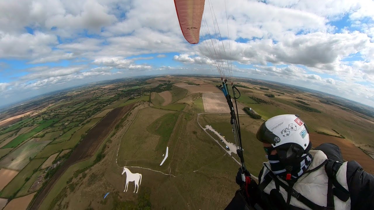 Westbury White Horse Paragliding with the hang gliders