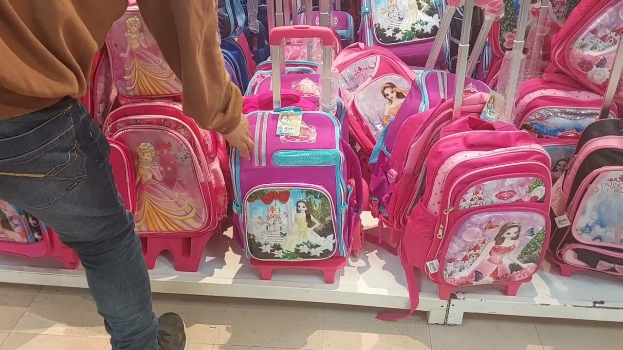 looking for school bag 🎒  #backtoschoolvlog                                @scarlet3erza