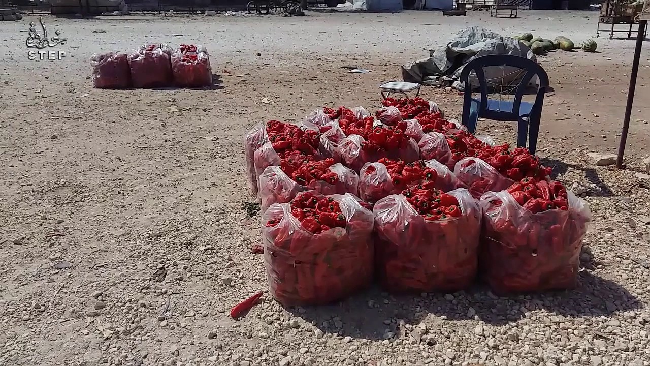خطوة ||شاهد السوق الشعبي الذي تم استهدافه بالقنابل العنقودية في بلدة عويجل بريف حلب 12 08 2016
