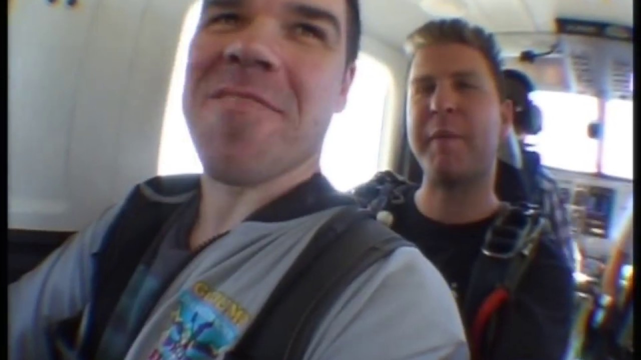 Skydiving Euroa.wmv