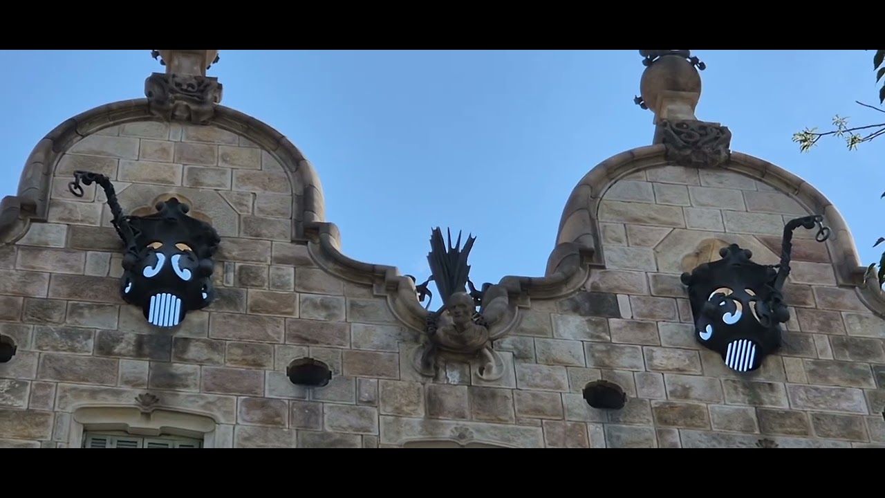 Барселона, модернизм: Casa Comalat, Casa Calvet Gaudi, Palau Macaya. 12.09.2025. Barcelona.