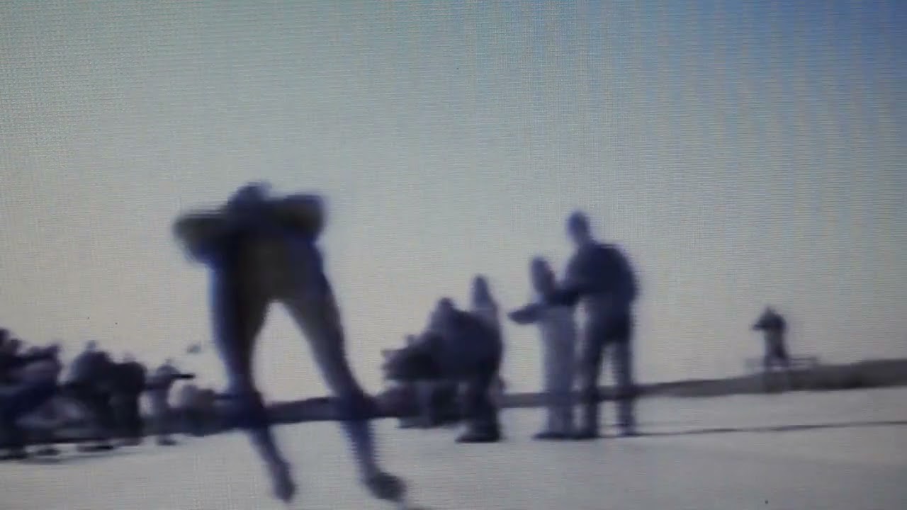 Elfstedentocht jaar 1986 in Friesland met onder andere Evert van Bentum die als eerste eindigt