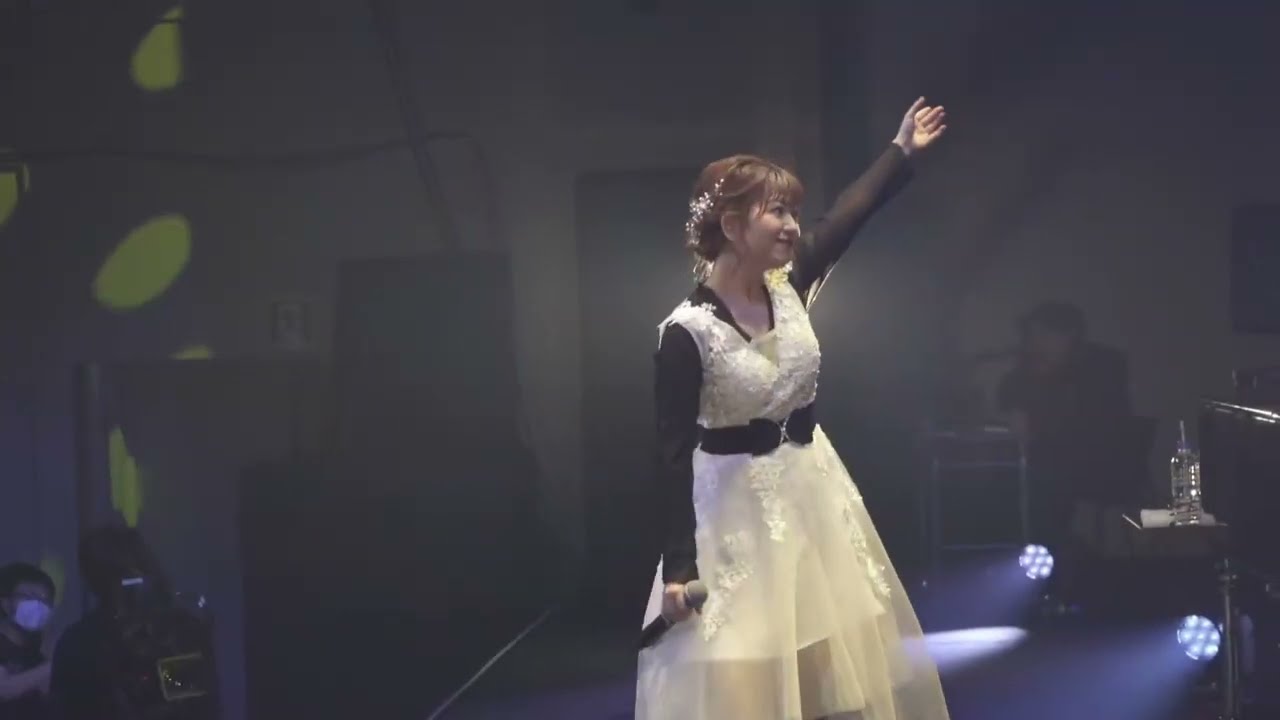 Yui Makino - Modokashii Sekai no Ue de (Live)【Welcome to the NHK】