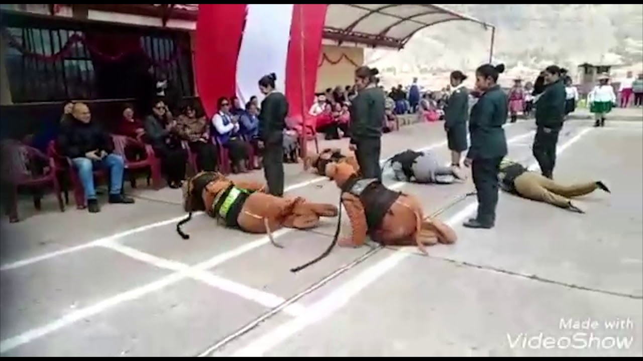 Mujeres del penal de Cusco desfilan por Fiestas Patrias