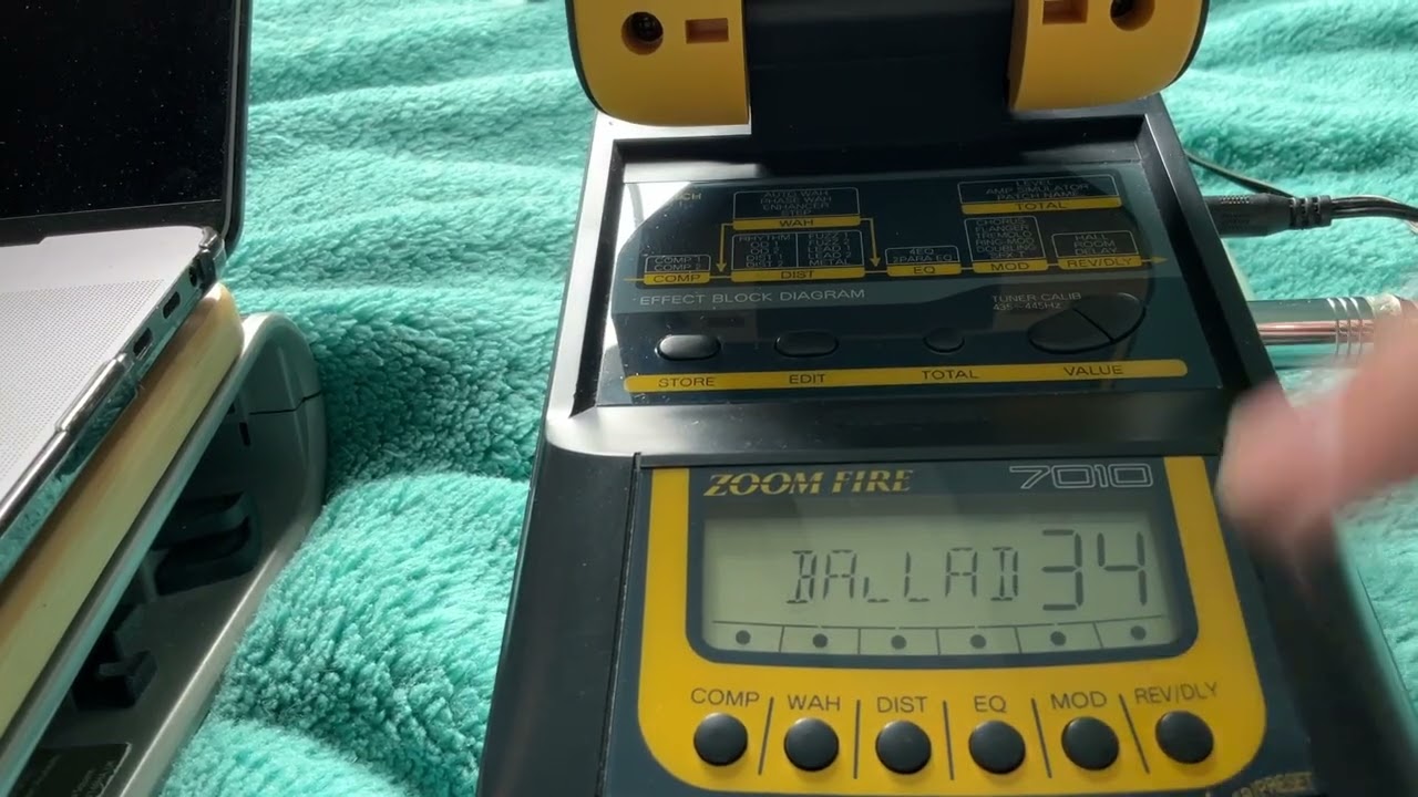 Vintage Zoom Fire 7010 Multi Guitar Effects Pedal Portable Amplifier