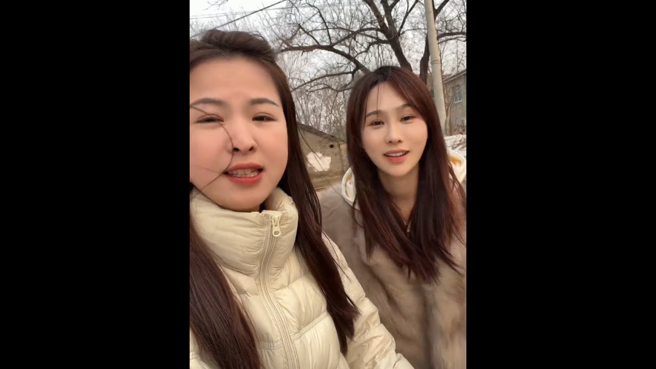 人生没有什么事， 是一顿火锅解决不了的。 如果有，那就两顿。 一群人，一口锅， 把烦恼都涮掉，把快乐都捞起来。#火锅 #纪录美好生活 #朋友聚会 #日常生活