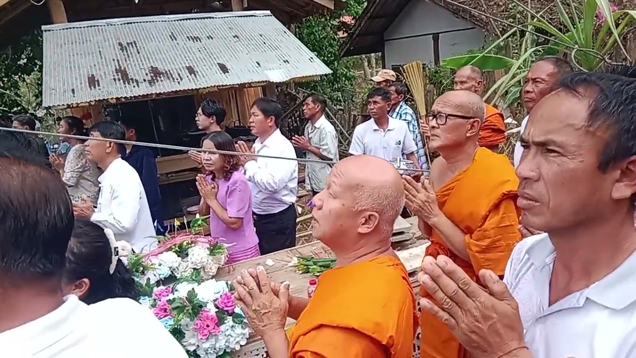 พิธียกช่อฟ้าพระอุโบสถ วัดนาไหม้ ตำบลเมืองมาย อำเภอแจ้ห่ม จ.ลำปาง