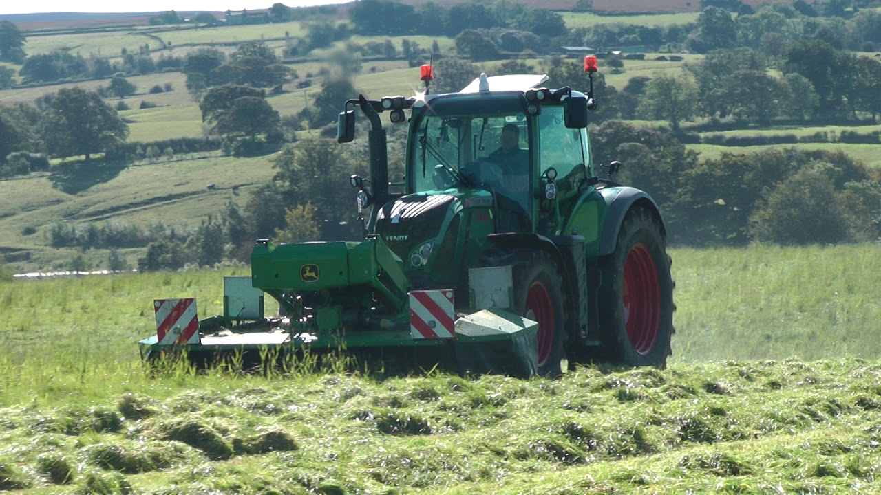 Silage MOWING  FENDT 724 & 820 with Kuhn & John Deere double mowers