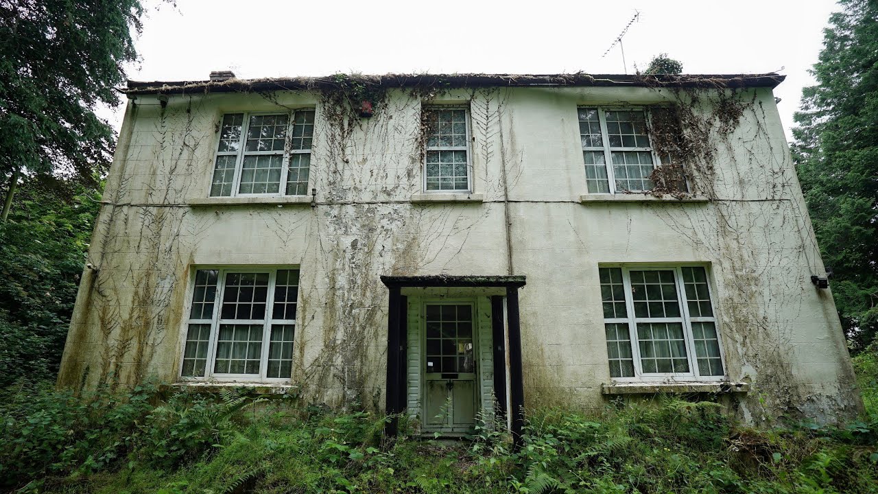 Abandoned Mansion FULL OF TAXIDERMY Hidden In The Woods