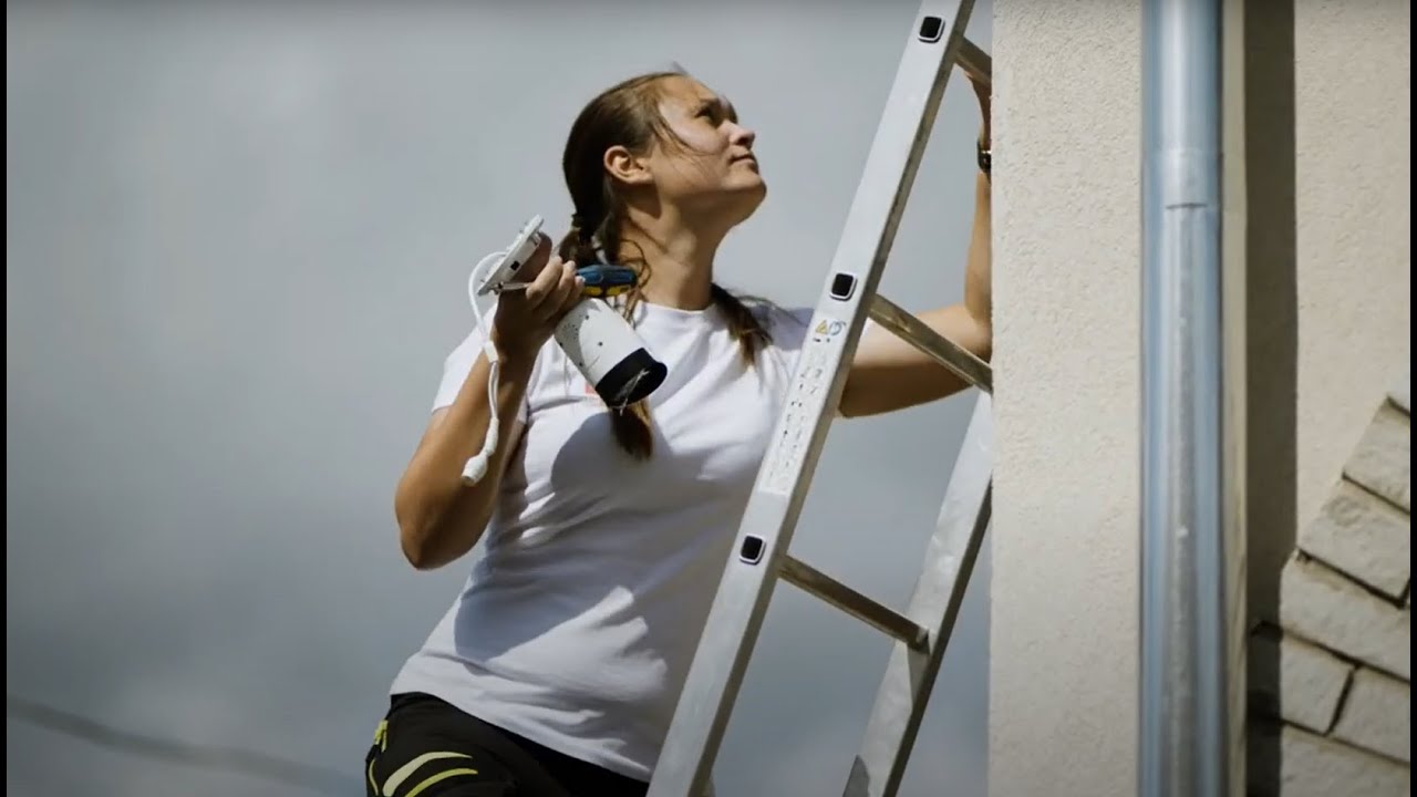 Női szerelőink megmutatják, hogy a kamerarendszer telepítése gyerekjáték! – 1. videó