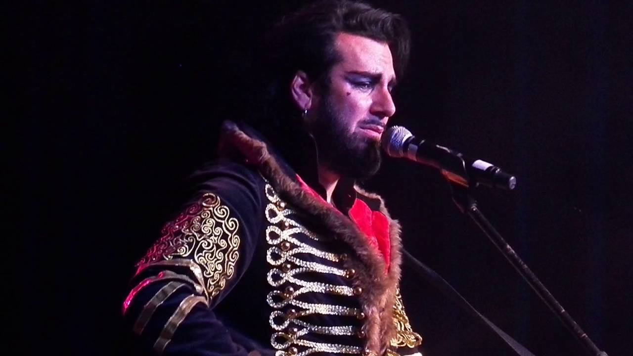 Voltaire sings 