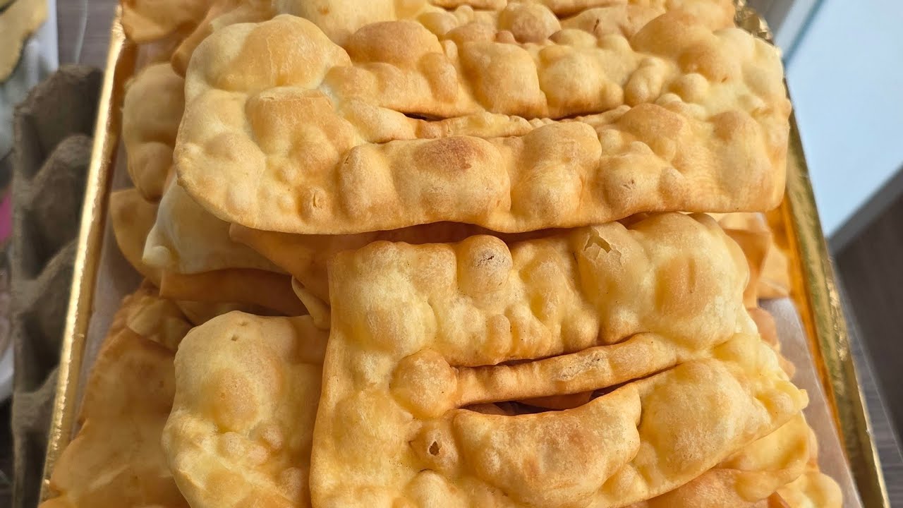 E ancora chiacchiereee, tutti i segreti per ottenerle friabili, bollose e leggere come nuvole!