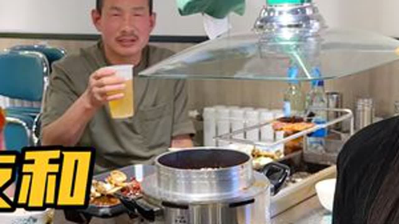 当泰国女友和中国父母第一次吃宵夜是什么体验？酒后这么开心吗？#泰国女友 #泰国女友在中国 #泰国女友见父母 #外国人在中国 #中泰情侣