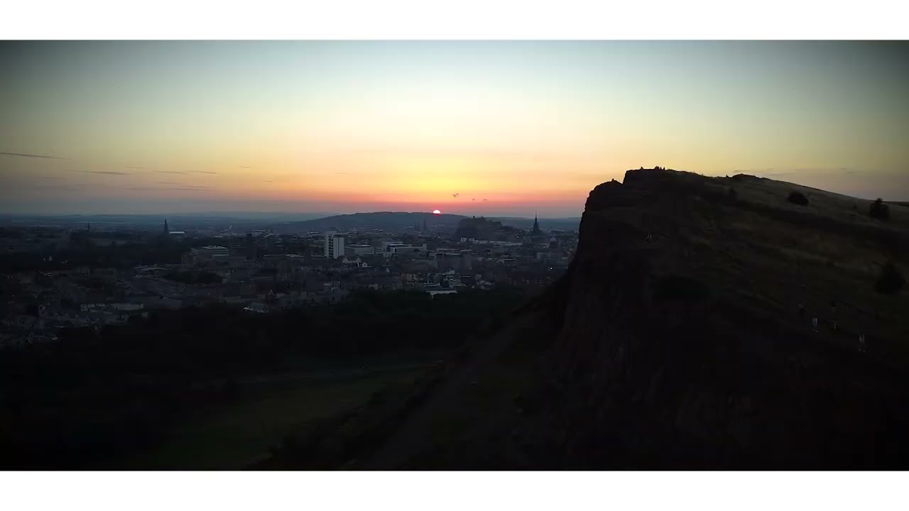 WSCHÓD I ZACHÓD SŁOŃCA NAD ARTHUR'S SEAT W EDYNBURGU WRZESIEŃ 2021