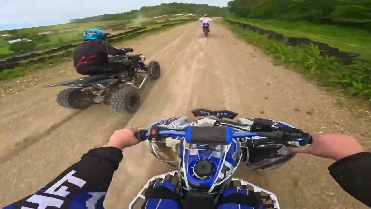Ma première fois un terrain de quad.. 400 LTZ VS 450 YFZ !