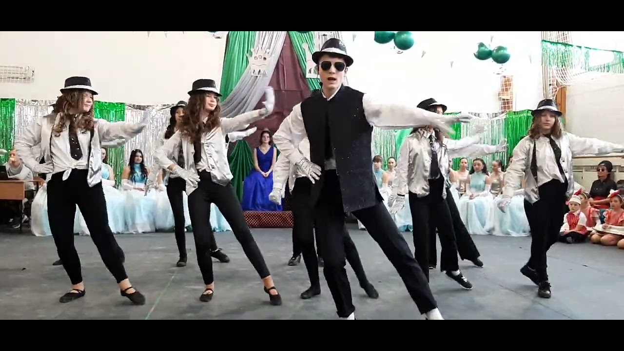 Farsang 2025 - Felsőnyárád - 6. osztály - Michael Jackson és háttértáncosai