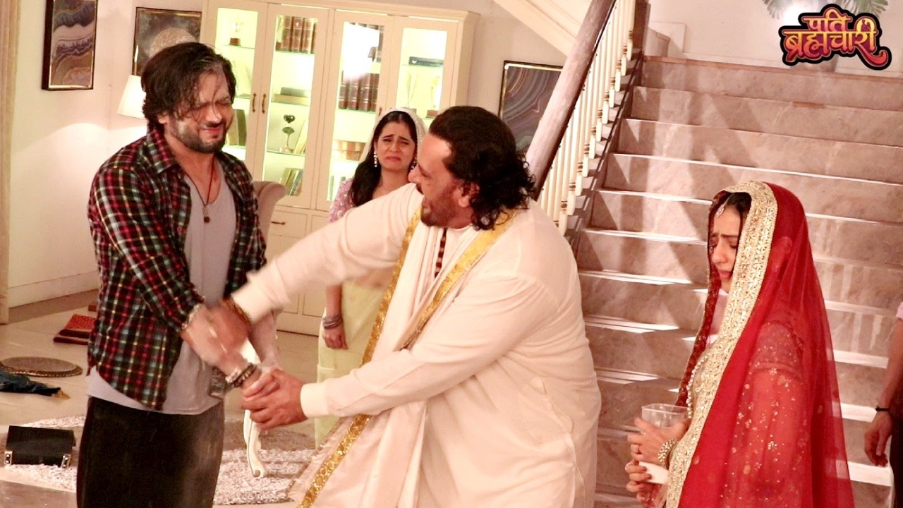 Pati Brahmachari Serial Today Episode - Gulab Singh Rubs Salt on Suraj Wound