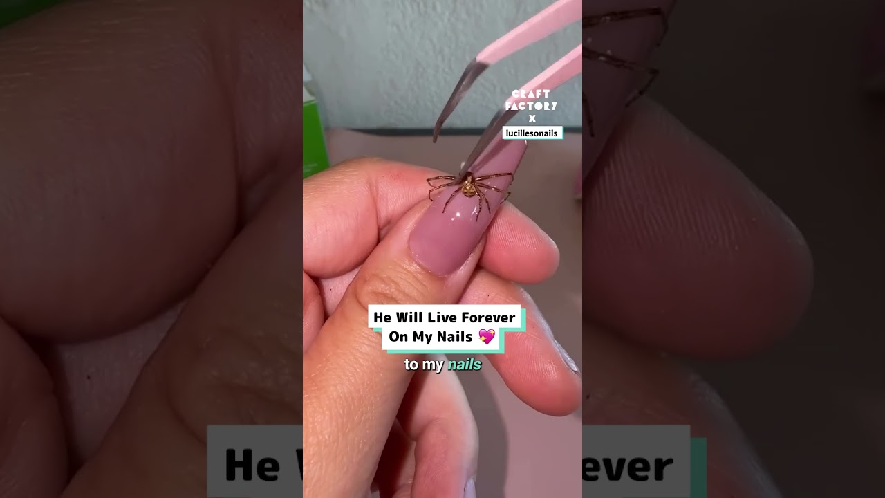 Real spider in my nail art 👀