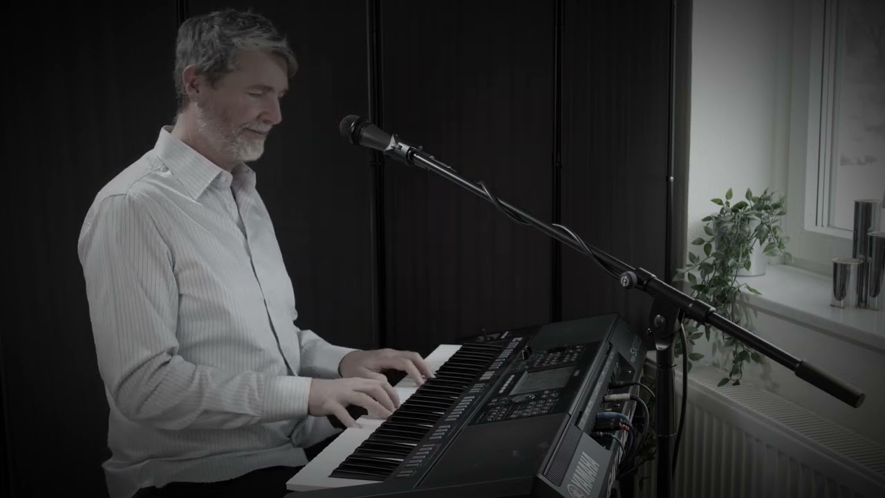 GARY BLACK // PIANO MAN plays The Beatles