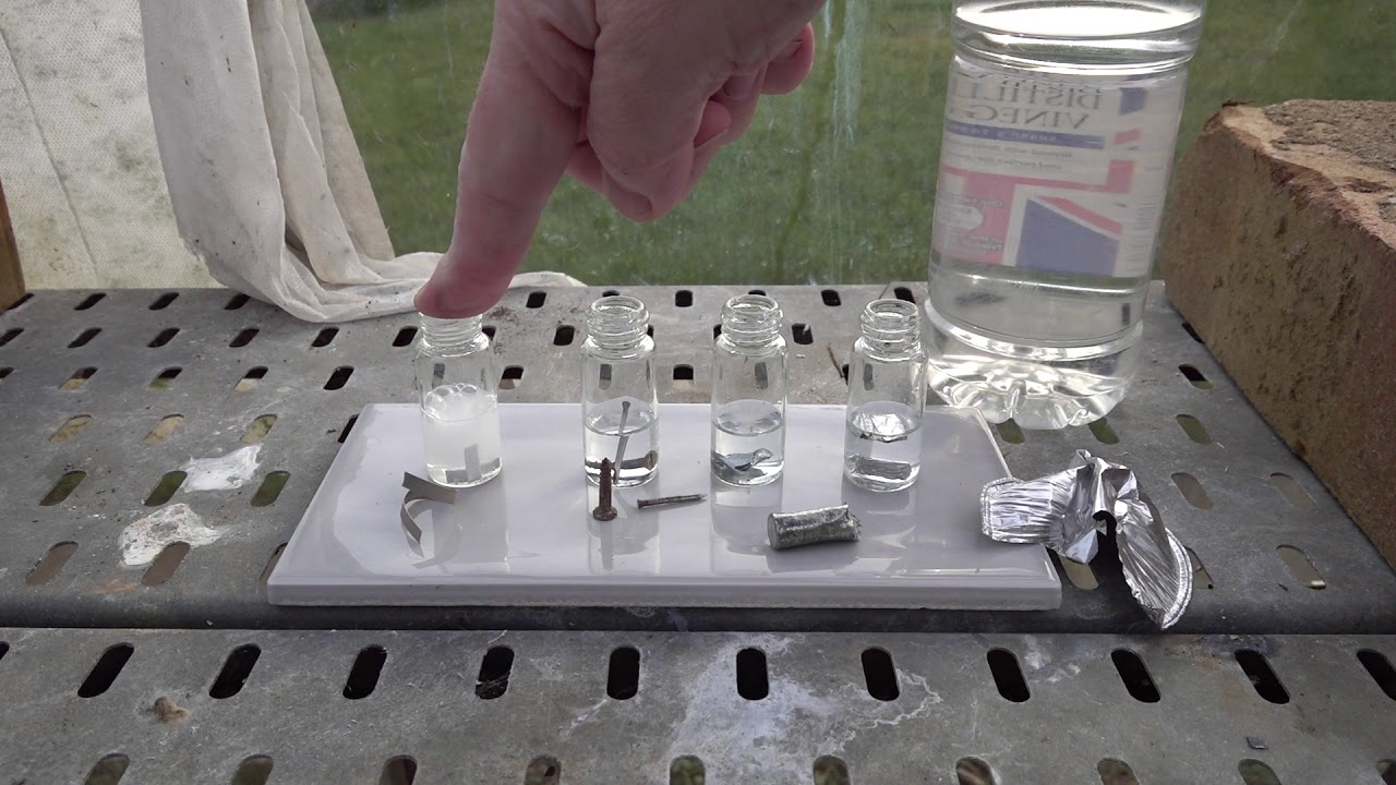 The reaction of four metals with vinegar  C0015a