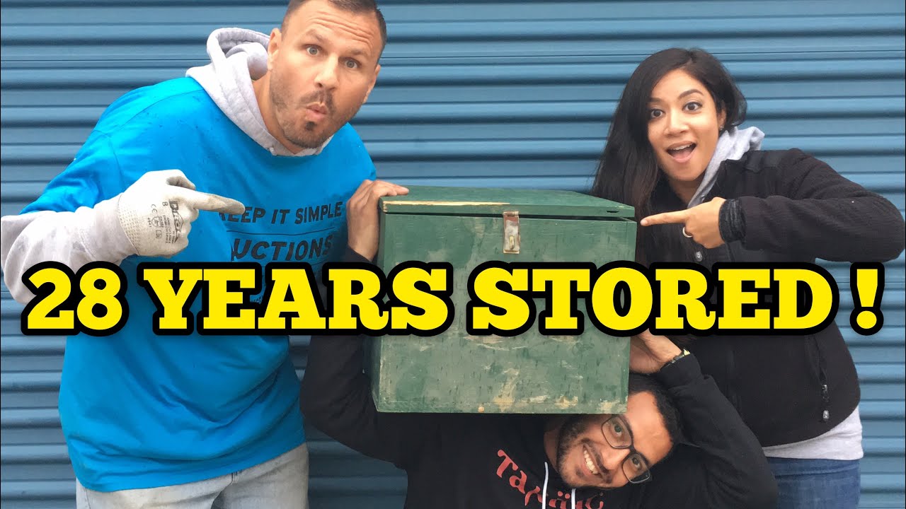 28 YEARS STORED $20,000 IN FEES / I Bought An Abandoned Storage Unit Locker With Mystery Boxes
