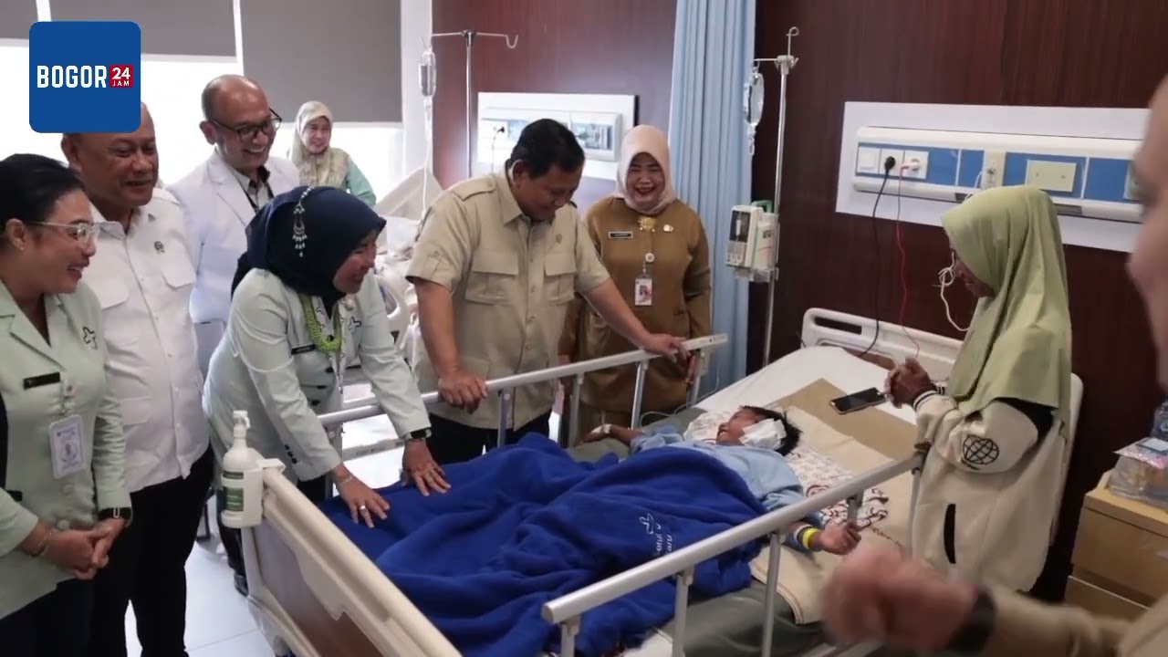 Presiden Prabowo Jenguk Siswa Korban Mobil SPPG di ICU RS Koja