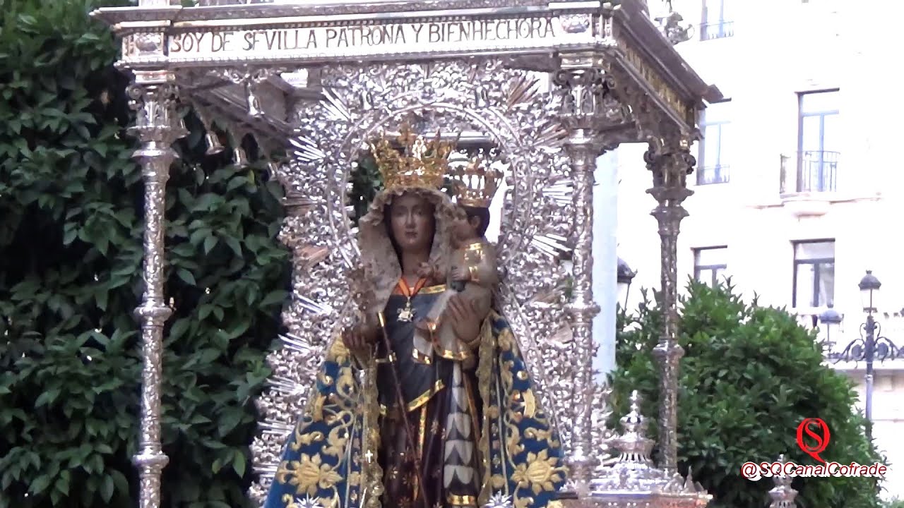 Llegada al Ayuntamiento de la Hiniesta Gloriosa con la Sinfónica de Sevilla - Glorias Sevilla 2024