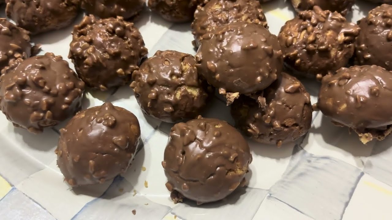 2 Tepsiyi Dakikada Bitirdiler !Efsane Ferrero Rocher Kurabiyesi ✅food #pratiktarifler#ferrerorocher 