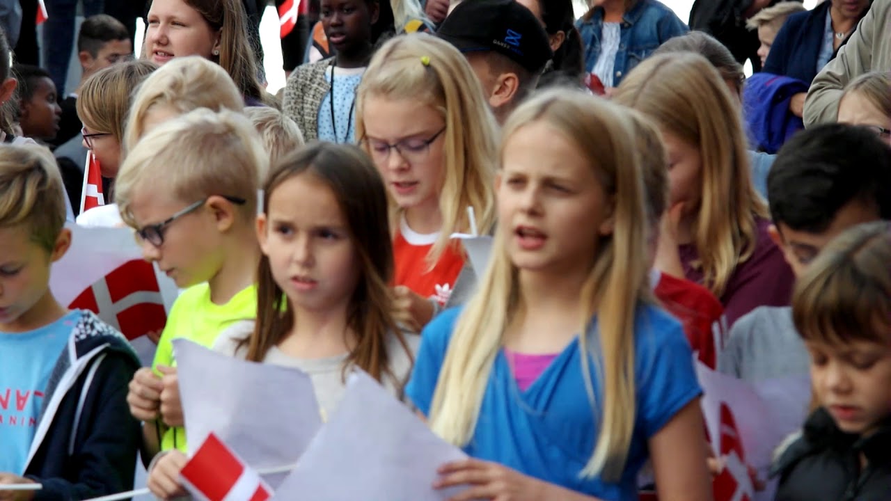 Sønderlandsskolen syger i kor 