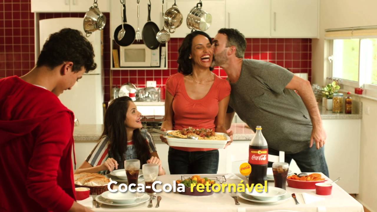 Coca-Cola Retorn&aacute;vel &eacute; muito mais sabor e economia.