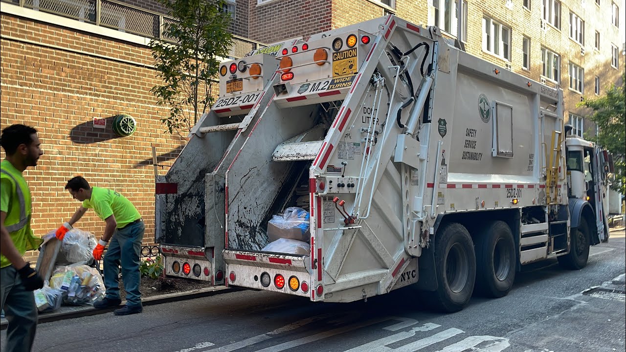 DSNY Split Heil Rear Loader Garbage Truck Packing Manhattan Recycle