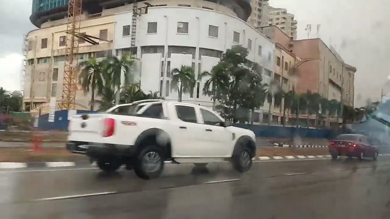 Jalan lingkar ikandar muda