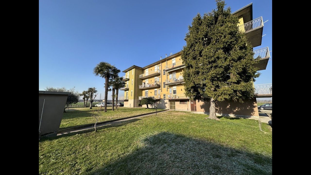 ESSECICASA di Brignoli Paola, propone in vendita a Casirate d'adda -Bg- Appartamento 3 locali Mq.119