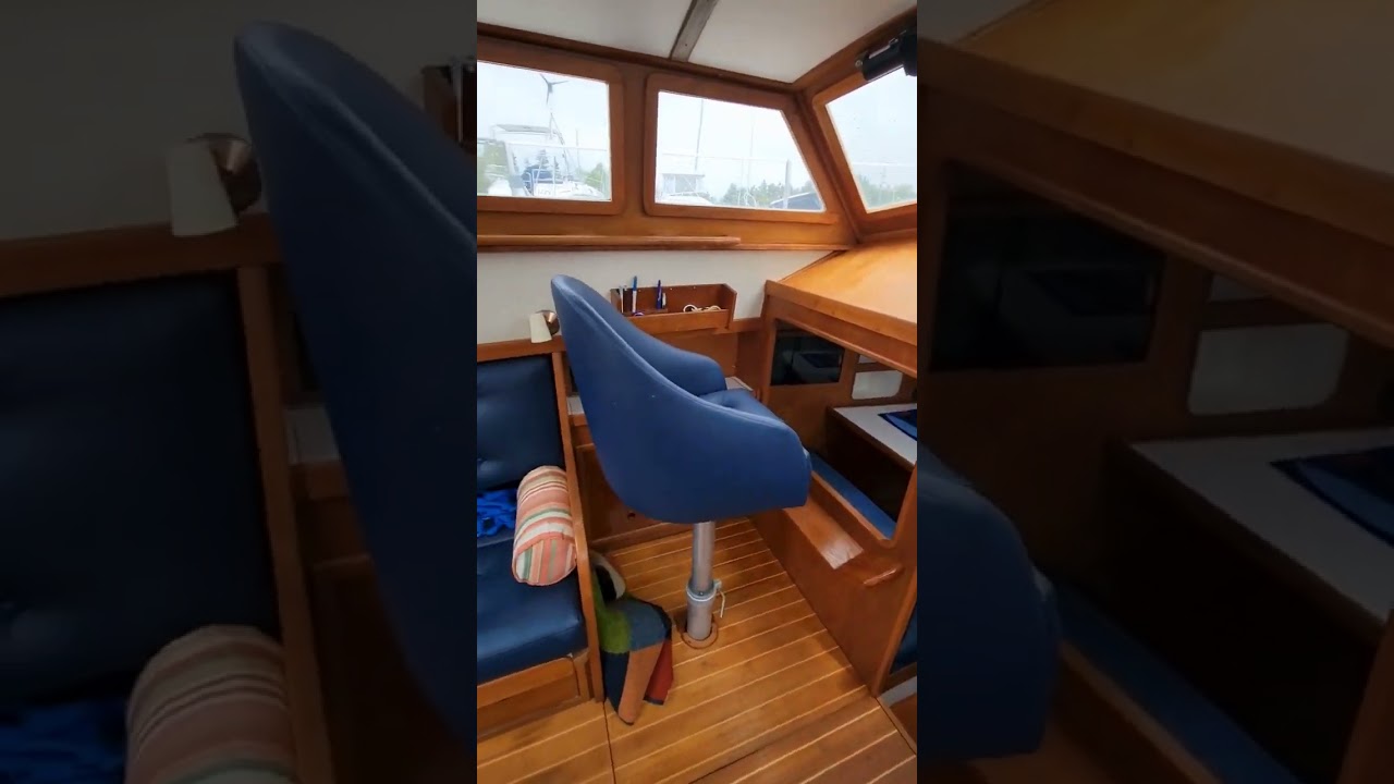 1980 Nautilus 36 Pilothouse [#shorts Tour] Изучение линий