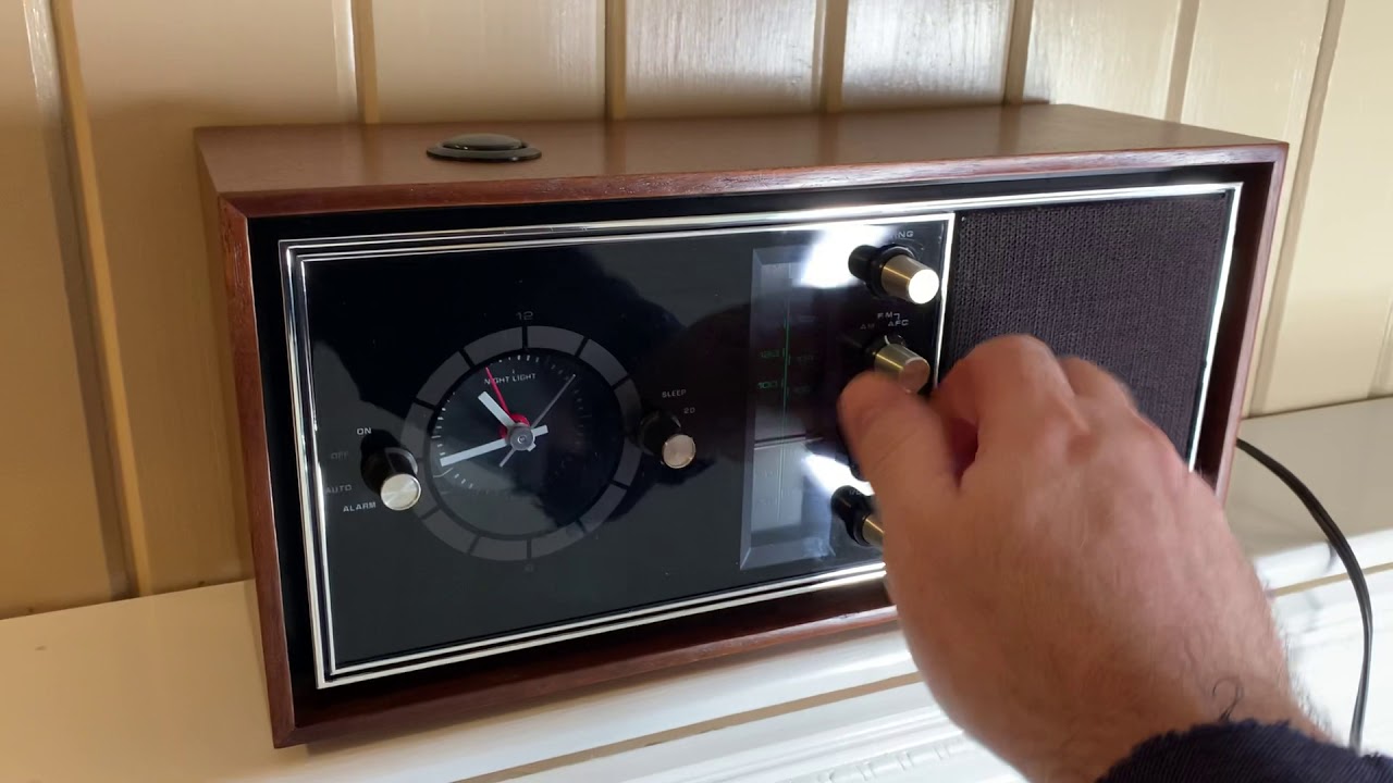 Vintage Craig Alarm Clock Radio AM/FM