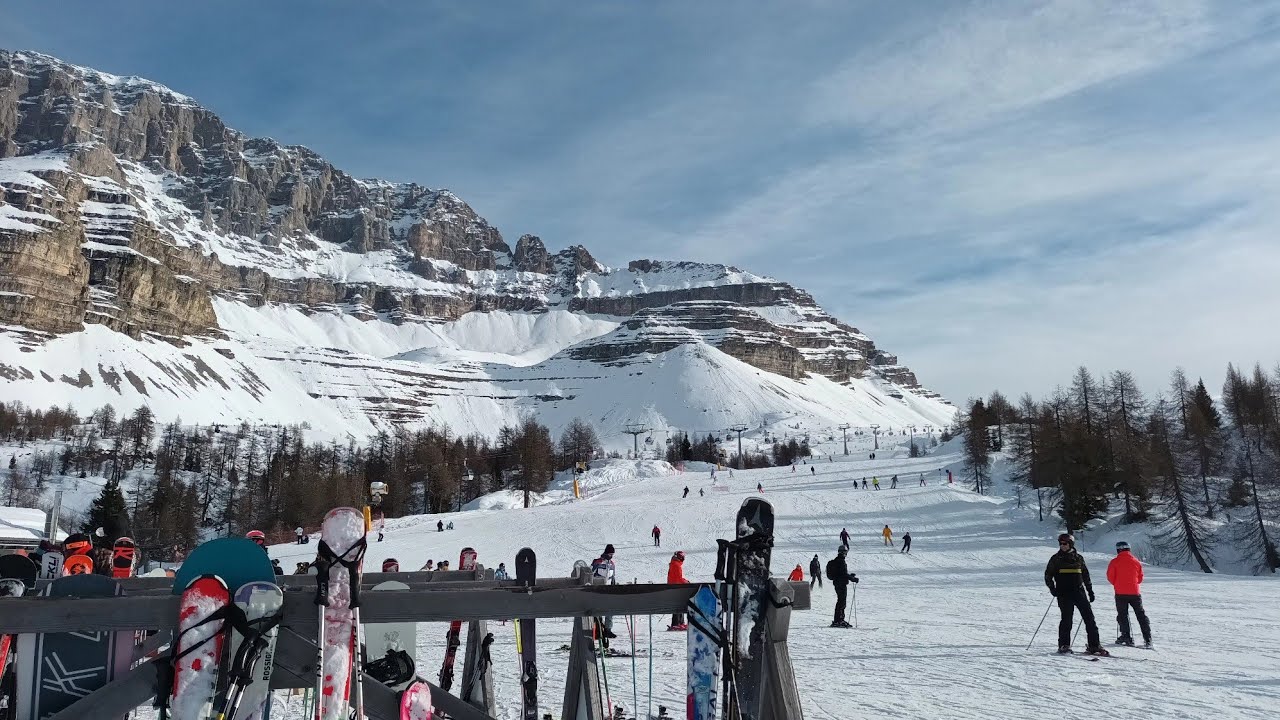 Madonna di Campiglio 🇮🇹 , Cabinovia Grost&egrave; e Fermata Intermedia Grost&egrave; #montagna