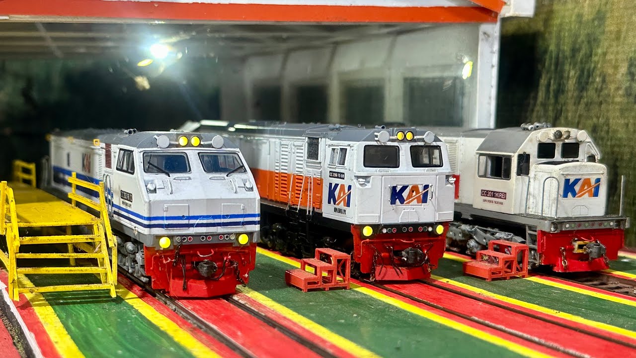Kereta api KRL,CC204,CC206&CC201 Langsir gerbong pertamina & Batu bara anjlok & slip di tanjakan rel