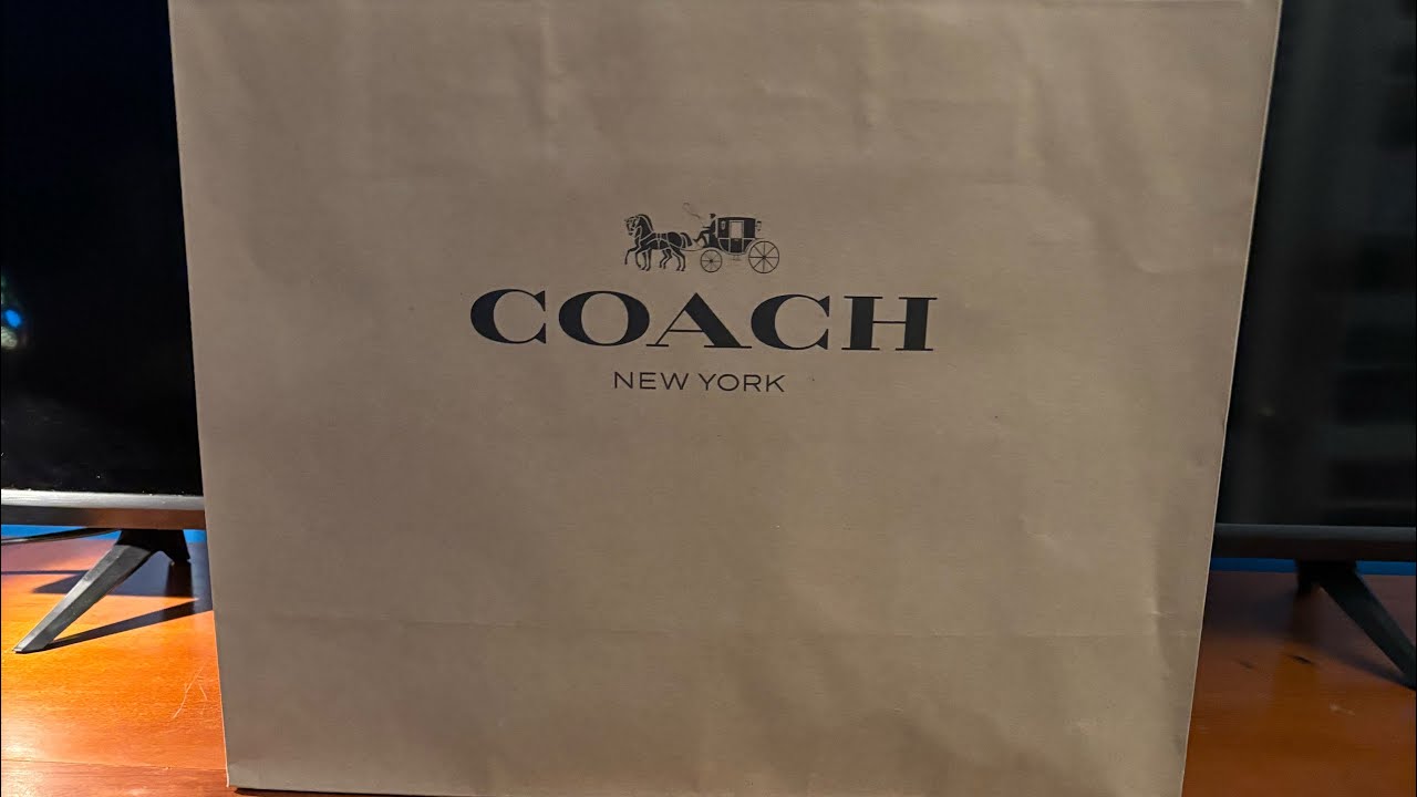 Угадайте, какую сумку я сегодня купила в распродаже Coach Outlet! 😁
