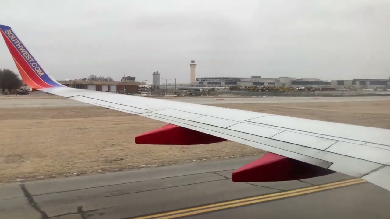 Southwest Airlines 737-700 Cloudy Landing in Kansas City (MCI)