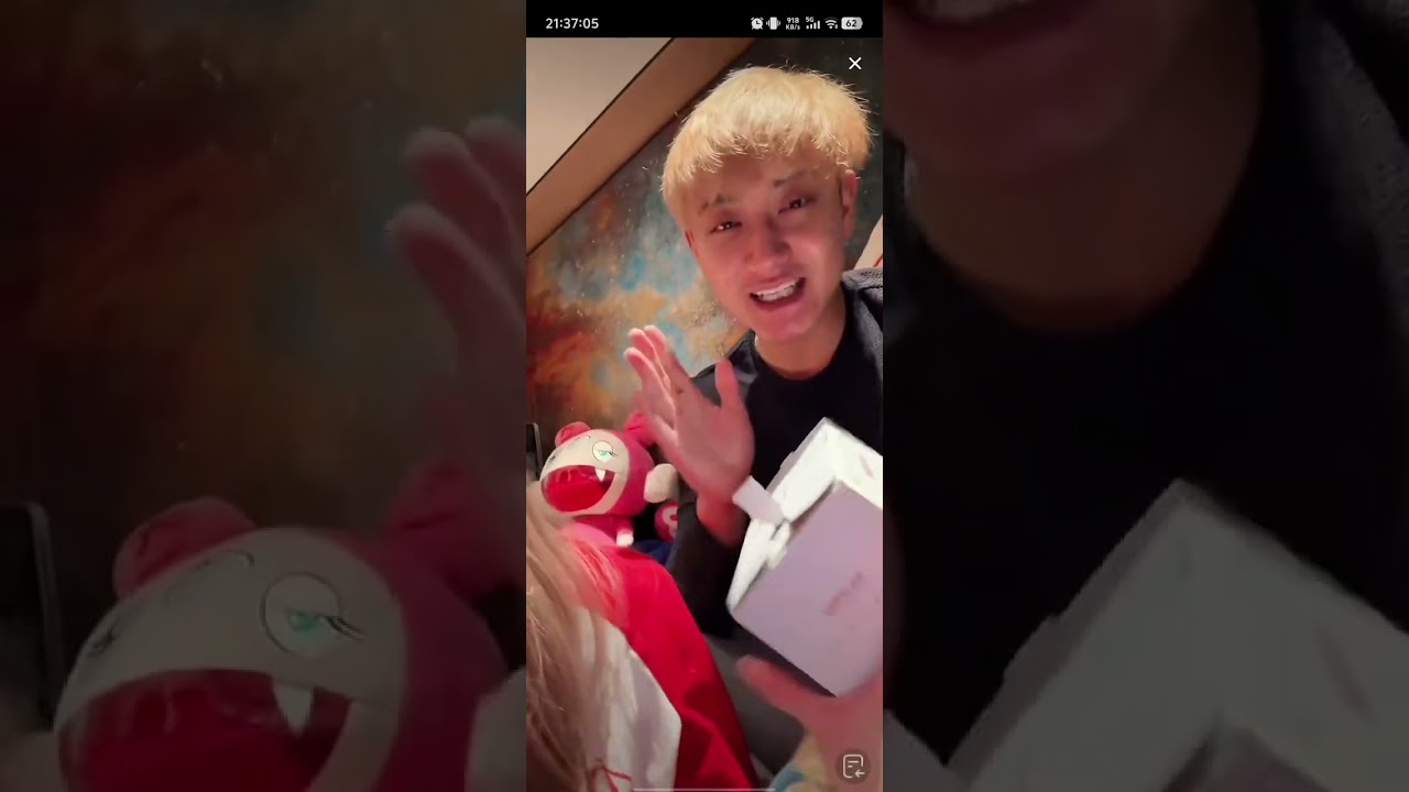 第一集：黄了桃13号直播录屏，韬聊了朵微，说了26年后开演唱会，去世界旅游等~~~#黄子韬徐艺洋